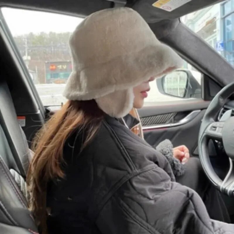 Ausu aizsargcepures Sieviešu ziemas mežģīņu plīša cepures ar platām malām Siltas vēja necaurlaidīgas aukstumizturīgas kažokādas cepure Retro cieta zvejnieka cepure