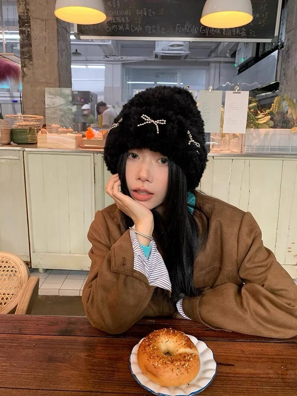 Korejas metāla loka trikotāžas cepure Ins Style Jauka Y2K meiteņu cepure Rudens un ziemas personalizēta modes silta ausu aizsardzības cepure