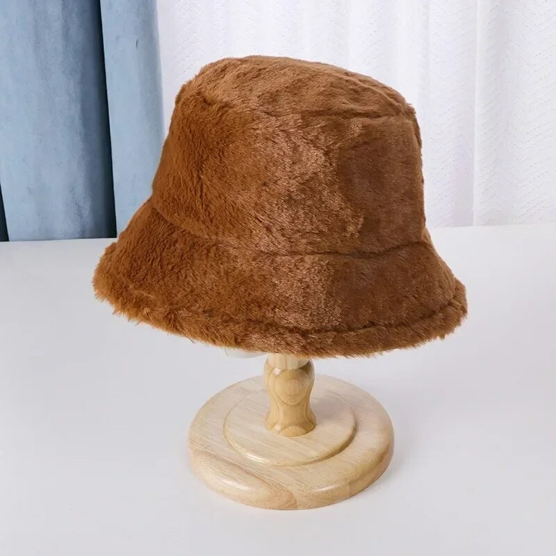 Ziemas trusis plīša zvejnieka cepures Krāsainas meitenes modes kausa cepure silta vēja necaurlaidīga aukstumnecaurlaidīga plata mala dāmu mākslinieka cepure