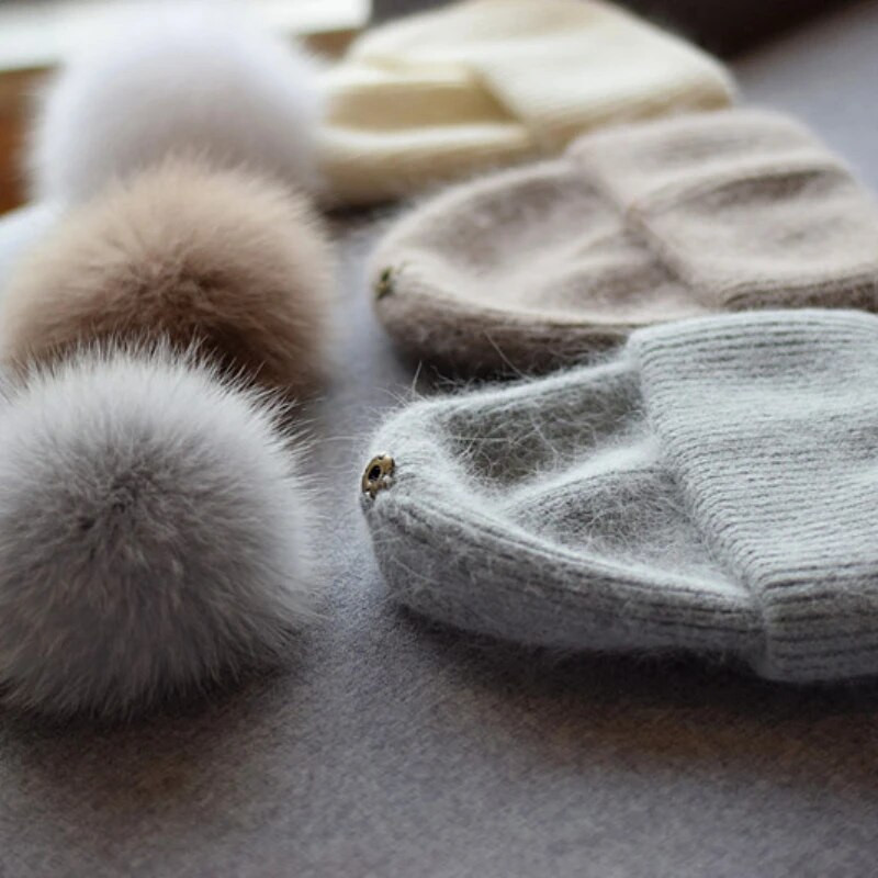 JAUNAS Ziemas dabīgās FOX kažokādas Pom Pom trikotāžas pupiņas sievietēm Modes ūdeles siltas, mīkstas pomponi pupiņas Sieviešu biezas cepures