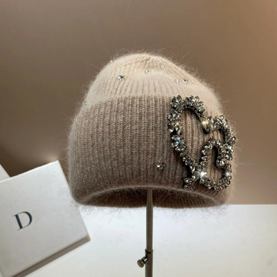 Īsta truša kažokādas sieviešu trikotāžas cepure Luksusa rhinestones sirds raksts ziemas beanie dizaineru cepures dāmu silta pastaigu pārsega beanie