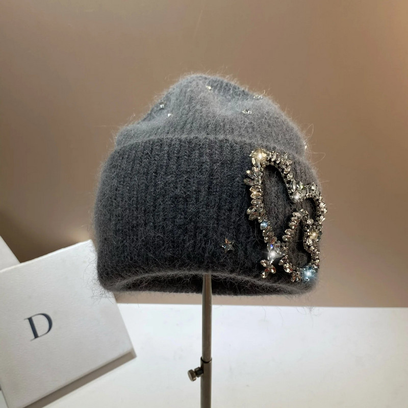 Īsta truša kažokādas sieviešu trikotāžas cepure Luksusa rhinestones sirds raksts ziemas beanie dizaineru cepures dāmu silta pastaigu pārsega beanie
