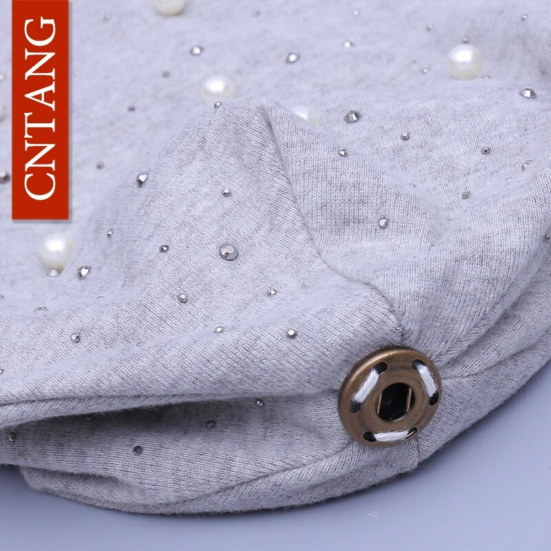 CNTANG 2022 Sieviešu modes cepure Rudens Ziemas Rhinestones Pērļu cepures Sieviešu pupiņas Dabīgas jenots kažokādas Pompons Kokvilnas silti cepures