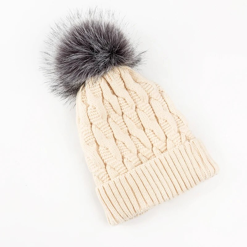 Jauns Add Oder Trikotāžas ziemas cepures Sievietēm Siltas kažokādas Pompons Cepures Augstas kvalitātes Twist Design Meiteņu cepures