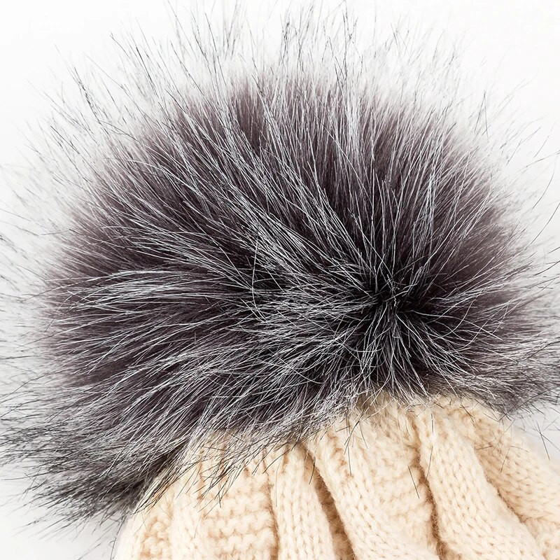 Jauns Add Oder Trikotāžas ziemas cepures Sievietēm Siltas kažokādas Pompons Cepures Augstas kvalitātes Twist Design Meiteņu cepures