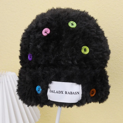 Talvine plüüsist müts Tüdruk armas värviline nööp Dekoratiivne müts Naiste Korea Mood Paksendatud Soe Külmakindlad Mütsid Skullies Nokamütsid