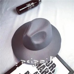 2017. gada jauns, platas malas piespraudes metāla gredzeni, melni plakanu malu filca džeza cepure Rudens ziemas vilnas bouleri cepures sievietēm vīriešiem