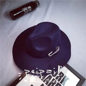 2017. gada jauns, platas malas piespraudes metāla gredzeni, melni plakanu malu filca džeza cepure Rudens ziemas vilnas bouleri cepures sievietēm vīriešiem