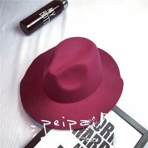 2017. gada jauns, platas malas piespraudes metāla gredzeni, melni plakanu malu filca džeza cepure Rudens ziemas vilnas bouleri cepures sievietēm vīriešiem