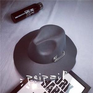 Uued laia äärega tihvtid metallist sõrmused, mustad lameda äärega vildist jazzmüts sügistalvine villased kaablimütsid naistele meestele