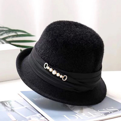 Új divatos téli meleg vödörsapka nőknek egyszínű Fedoras elegáns plüss mosdósapkák Pearl Decor Colthing kiegészítőkkel