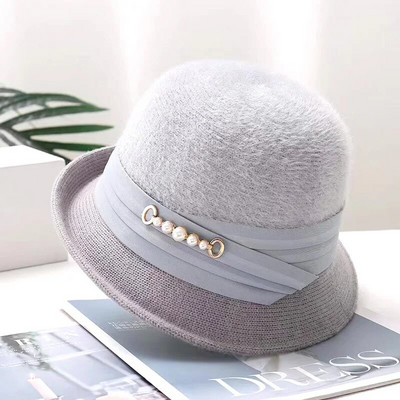 Új divatos téli meleg vödörsapka nőknek egyszínű Fedoras elegáns plüss mosdósapkák Pearl Decor Colthing kiegészítőkkel