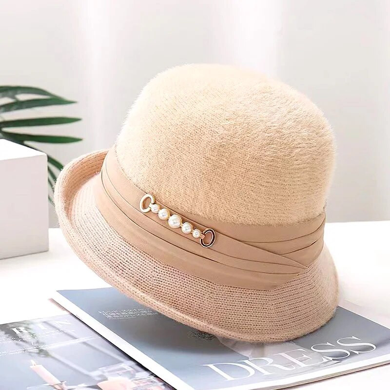 Új divatos téli meleg vödörsapka nőknek egyszínű Fedoras elegáns plüss mosdósapkák Pearl Decor Colthing kiegészítőkkel