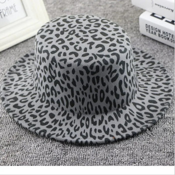 WZCX Модна леопардова плоска горна част Есен Зима Дамска филцова шапка Ежедневна приливна шапка с широка периферия Ретро джаз шапка Шапка за възрастни