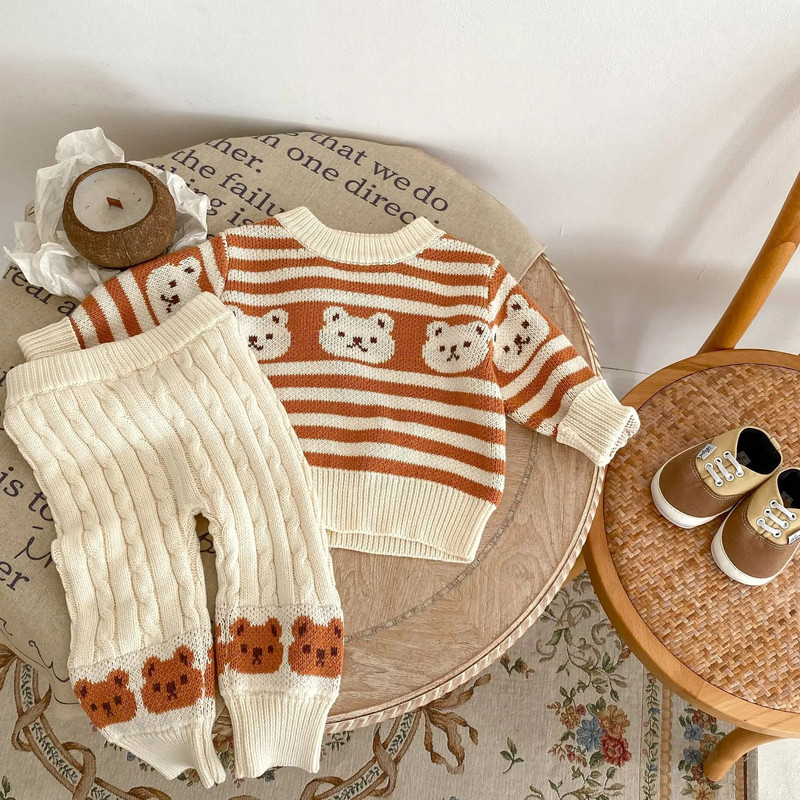 7608 Mazuļa trikotāžas uzvalks 2023 Rudens Ziemas Jauns Svītrainais Lācis Zēna uzvalks Trikotāžas Džemperis+Bikses Ikdienas divdaļīgs uzvalks meitenei