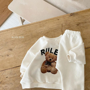 Бебешки дрехи 2023 г. Ново детско мече Комплект с дълги ръкави Пуловери и панталони с букви за момчета и момичета Семпло спортно облекло от две части