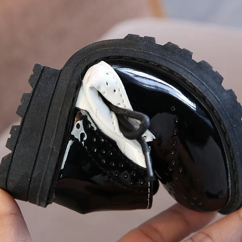 Moodsad poiste tüdrukute nahast kingad 2023 Lastele uue stiiliga Oxfordi laste korterid beebikoolipeoks pidulikuks pulmadeks mõeldud nahast kingad