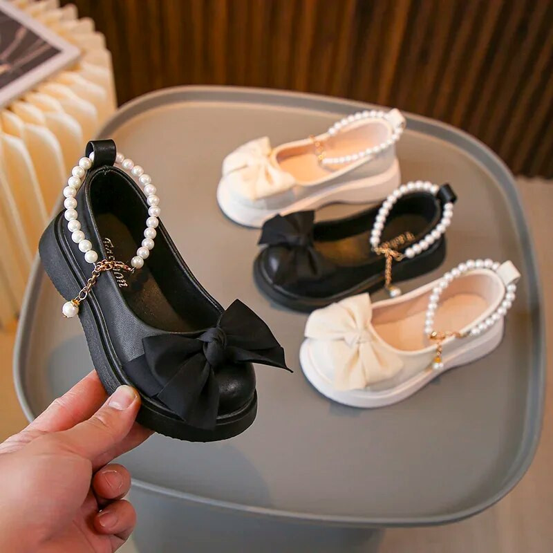 Modes bērnu melnas ādas apavi ar pērļu ķēdi, jauka meitene Mērija Džeinsa, 2023. gada jauni daudzpusīgi kāzu ballīšu apavi bērniem