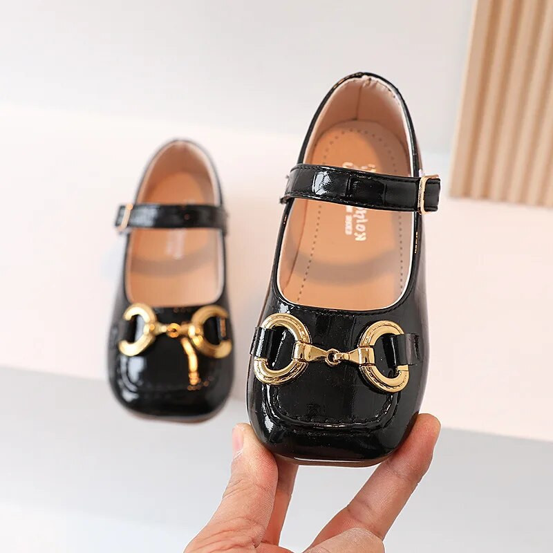 Apavi meitenēm Red Mary Janes 2023. gada pavasara bērnu modes princešu apavi maziem bērniem, retro stila apavi ar metālisku bērnu kleitu apavu ballīte