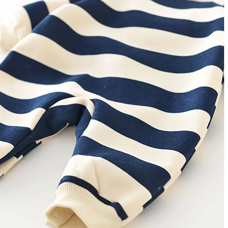 Rudens ir žiemos korėjietiško leidimo kūdikių šliaužtinukai su juostelėmis apvyniojami kūdikių pliušiniai pastorinti maži meškiukai lėlytei