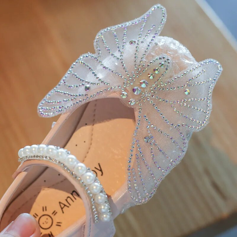 Tüdrukute liblikasjalatsid 2023 Uus mood Sügis Tüdrukute Bling Printsessikingad String Bead Tantsukingad Lastele Libisemisvastased Flats D640