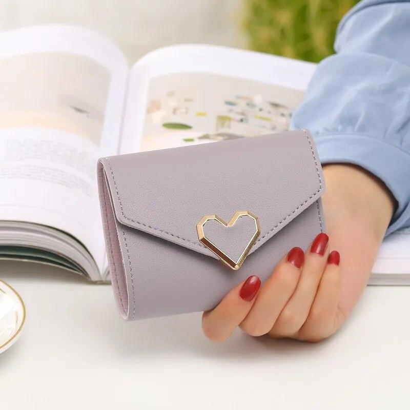 Jauni īsi ādas sieviešu somiņas, metāla sirds sprādzes, jauki maki sievietēm, liela ietilpība, šaurs, vienkāršs karšu maks