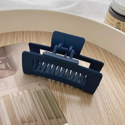 Mattmustad suured juukseküünisklambrid naistele Elegantne akrüülist juuksenõel Barrette krabi juukseklamber Peakate Juukseaksessuaarid tüdrukutele