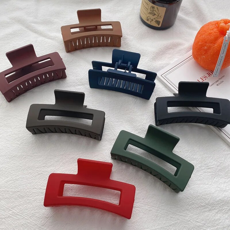 Mattmustad suured juukseküünisklambrid naistele Elegantne akrüülist juuksenõel Barrette krabi juukseklamber Peakate Juukseaksessuaarid tüdrukutele