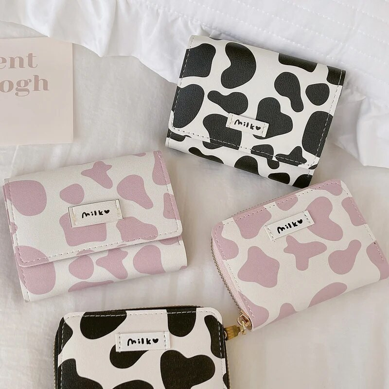 Γυναικείο χαριτωμένο πορτοφόλι Cow Print PU Δερμάτινη θήκη επαγγελματικής κάρτας Γυναικείο τσαντάκι για κέρματα για κορίτσια Γυναικείο κοντό πορτοφόλι κινουμένων σχεδίων τριπλό