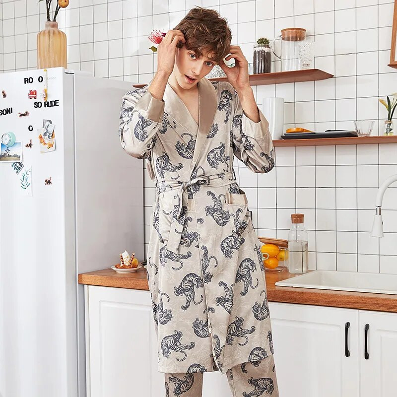 Meeste satiinist öösärk, kimonokleit, magamisriided, kodune hommikumantel, tiigrimustriga unerõivad, suvine