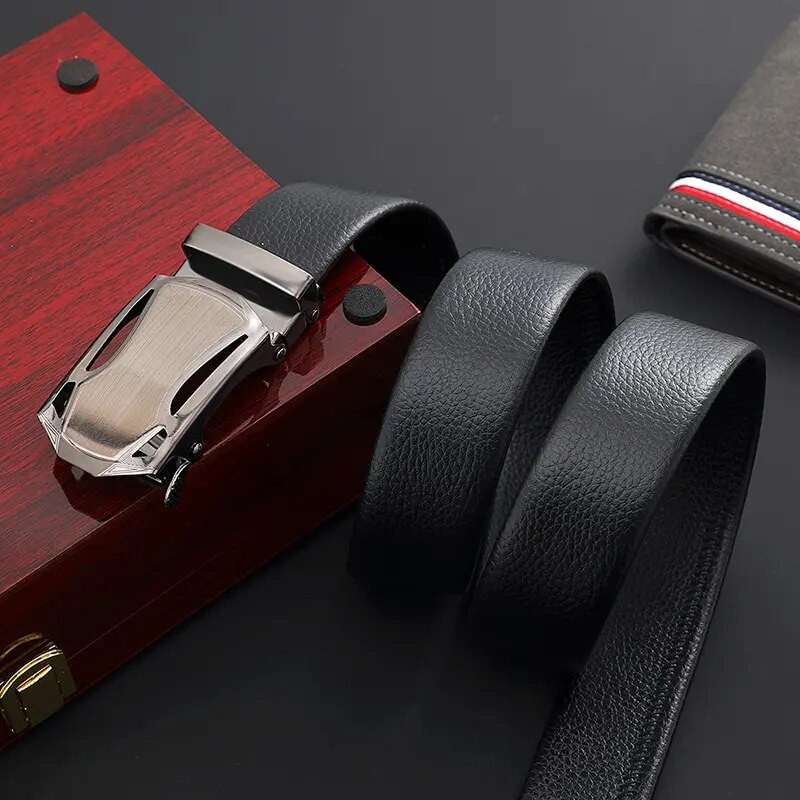 1db üzleti öv Sportautó stílusú kiváló minőségű műbőr licsi mintás nadrág övvel