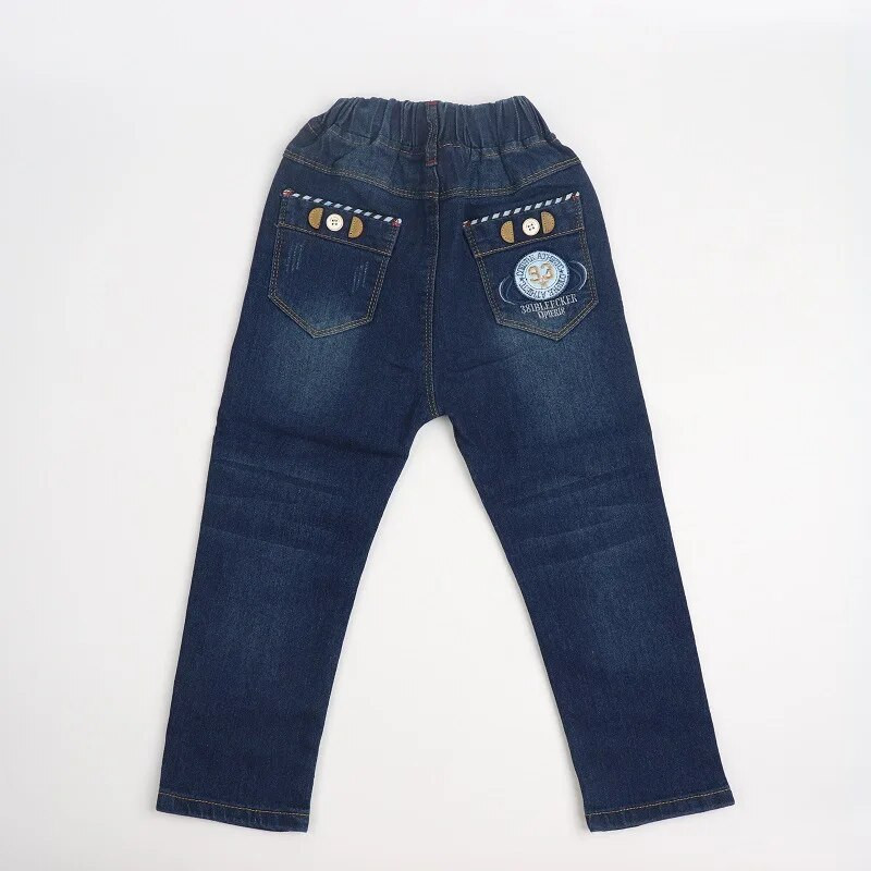 Uued lapsed, poisid, teksariided, püksid, püksid, lapsed kannavad pika põhjaga rõivaid.