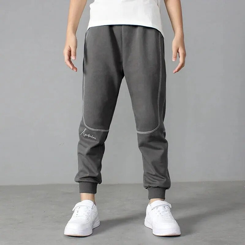 Pavasario sezono vaikiški drabužiai berniukams ilgos kelnės siuvinėtos sportinės kelnės vaikiškos kelnės laisvalaikio stiliaus vidurio juosmens dizainas