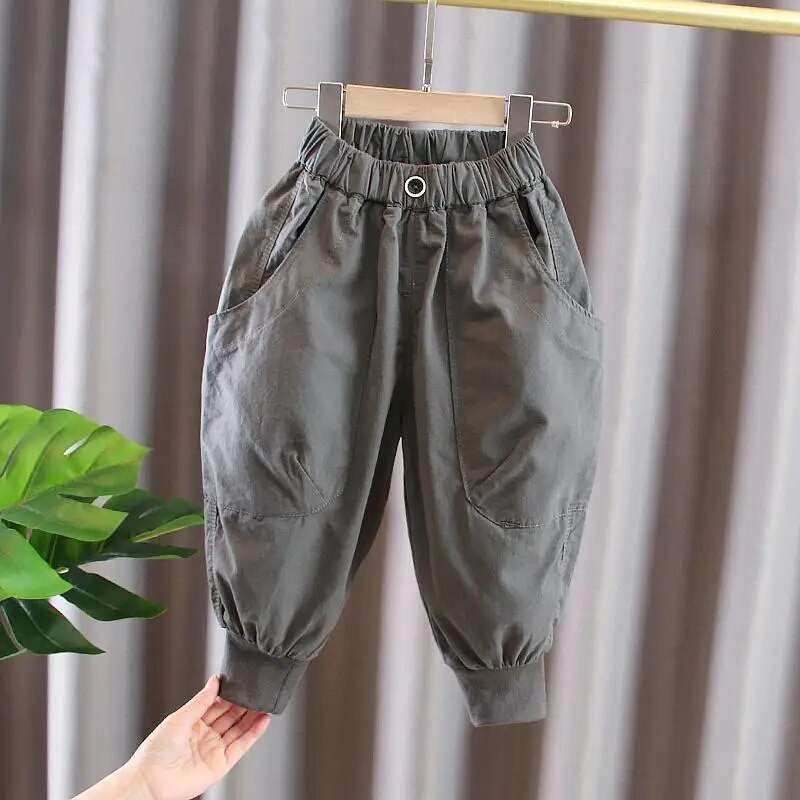 Μονόχρωμα Παιδικά Ρούχα 2023 Άνοιξη Νέα Χαλαρά Ρούχα για αγόρια με μαλακή τσέπη βαμβακερό χαρέμι Φαρδύ παντελόνι Όμορφα για αγόρια