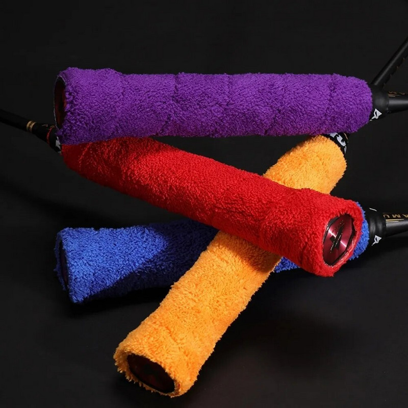 Augstas kvalitātes tenisa badmintona rakešu pārklāji, kokvilnas dvieļu satvērēji, lente, sviedru uzsūcēji.