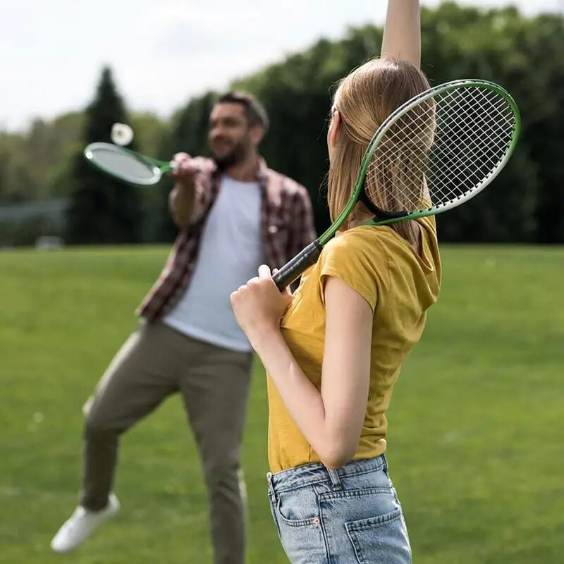 12 komplekti hea stabiilsuse ja vastupidavusega sulgpallipardisulgedega sulgpallisüstik nii sise- kui ka välimängijatele