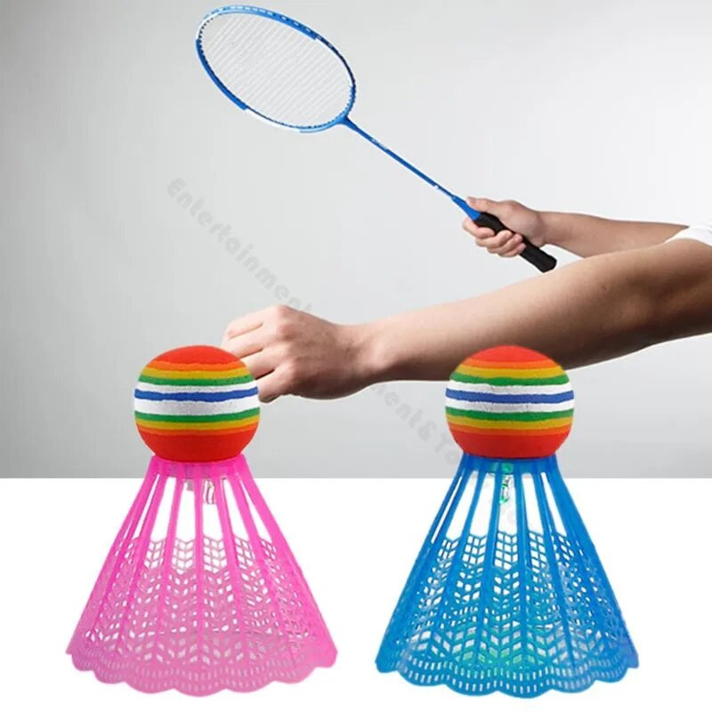 4gab LED apgaismojuma badmintona putniņi, kas spīd tumšā naktī Neilona shuttlecock varavīksnes bumbas galva, kas paredzēta iekštelpu sportam