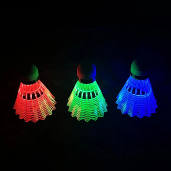 Led волани Пластмасови спортни бадминтон Цветни LED волани за бадминтон Комплект от 6 разпенени волани за закрито/външно за деца