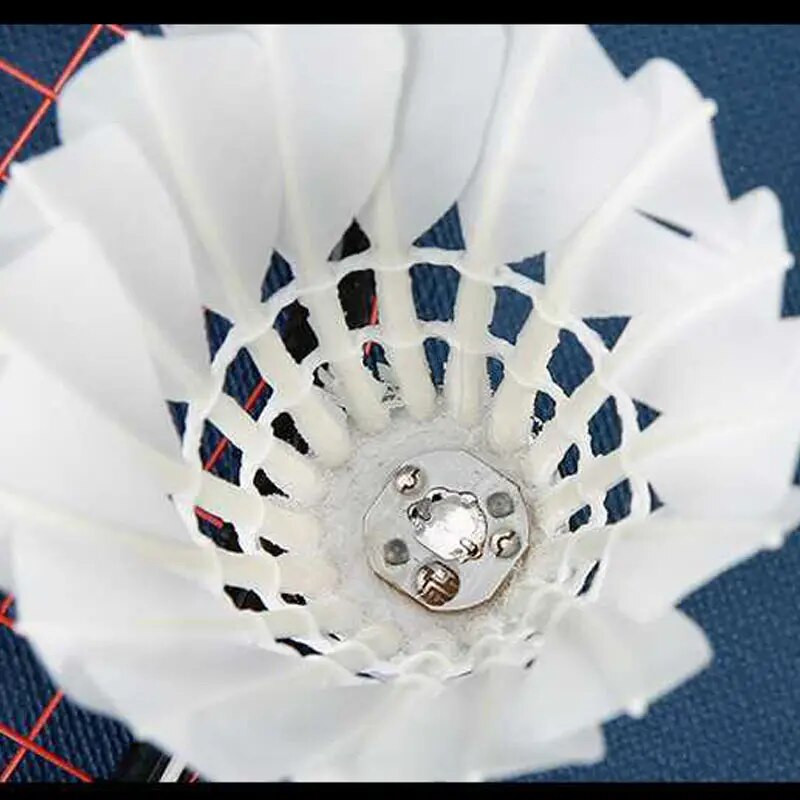 4 tk LED-sulgpallipalli helendav plastikust sulgpalli süstikpallid, värvilised valgustuspallid, sporditreening sise-/väljasmäng