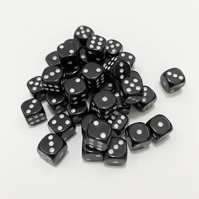 50 de bucăți 10 mm zaruri acrilice cu puncte pătrate pentru jocuri de puzzle zaruri cu 6 fețe Accesorii pentru jocuri DIY Decider Petreceri de naștere Cub negru/alb