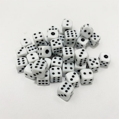 50 de bucăți 10 mm zaruri acrilice cu puncte pătrate pentru jocuri de puzzle zaruri cu 6 fețe Accesorii pentru jocuri DIY Decider Petreceri de naștere Cub negru/alb