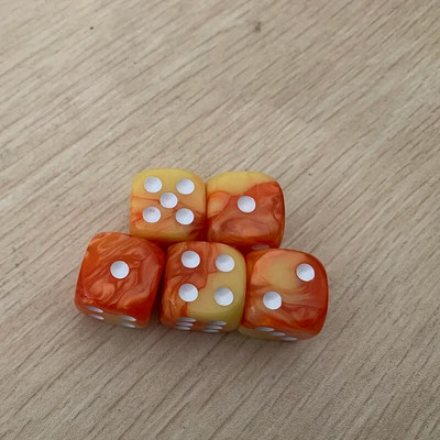 5 kom/set Dodatak za društvene igre puzzle s kockicama u dvije boje, smiješne kockice sa 6 strana, 16 mm