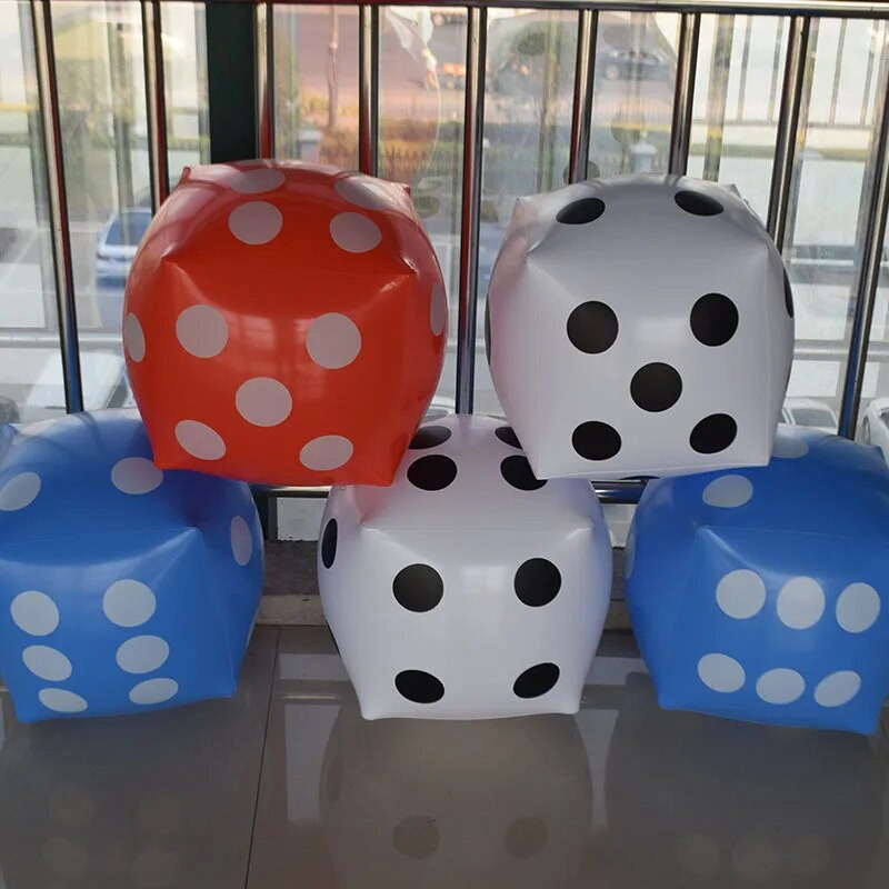 13,7 collu Jumbo piepūšamie kauliņi no Novelty White and Black Giant Dice plašajai spēlei iekštelpās un ārā