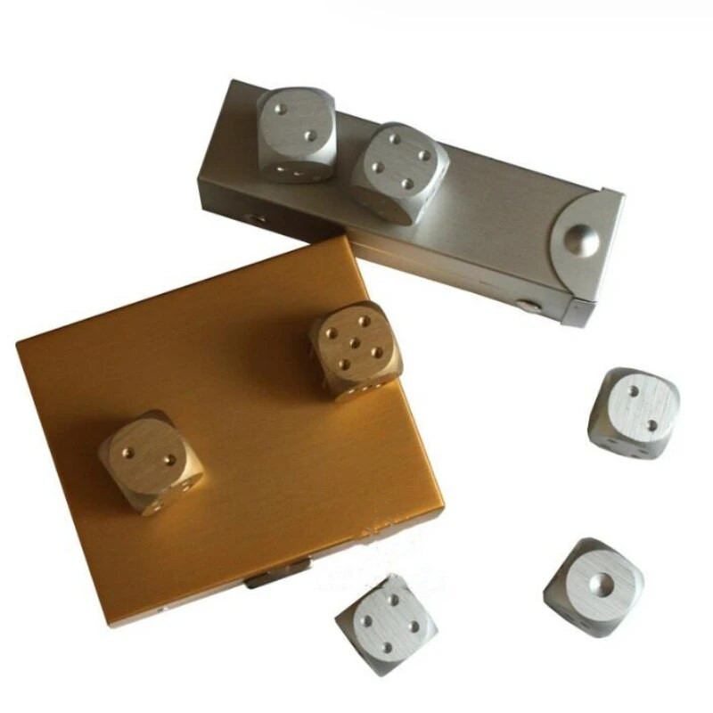 Kallis puhta hõbedase kullavärvi alumiiniumsulamist täringud peente kasti doominodega Mäng Matkapokker KTV baaripeo rekvisiitide täringukomplekt