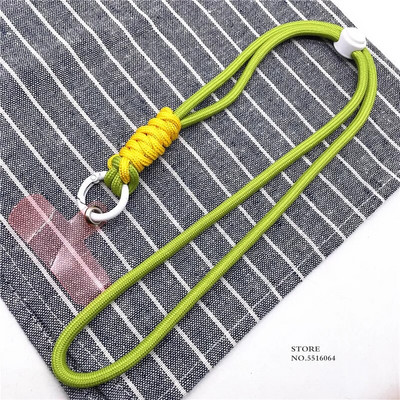 Tālruņa aukla noņemama regulējama kaklarota, kas paredzēta mobilajam tālrunim, plastmasas plāksteris šķērsām kakla skavām.