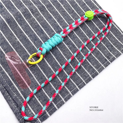 Tālruņa aukla noņemama regulējama kaklarota, kas paredzēta mobilajam tālrunim, plastmasas plāksteris šķērsām kakla skavām.