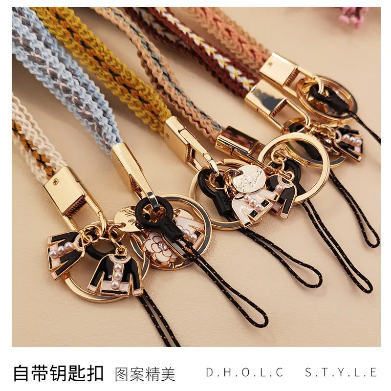 Jauns īss, mazs aromāts, pīts štrope, rokassprādze, kulons pret pazaudēšanu tālruņa futrālis, atslēgu piekariņš, īsa plaukstas siksna, mobilā tālruņa aukla