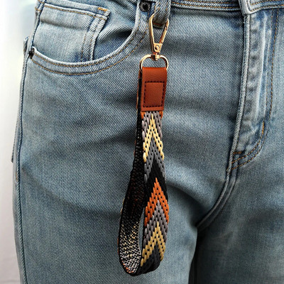 Bohemia geomeetrilise ribaga käevõru võtmehoidja