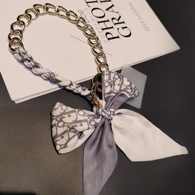 Kõrgekvaliteediline kott-telefoni ümbris, kaotsiminekuvastane pael, kaelarihm, võti, mobiiltelefon, kaelarihm, siidist sall, rippuv kett, punutud vibu metallist ripats