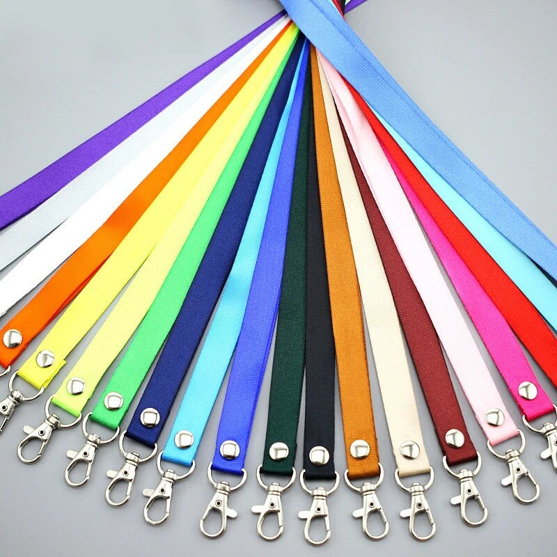 10 gab. Drošības piekarināmā kakla siksna Drošības piekarināmā kakla siksna mobilā tālruņa ID Nosaukums Žetona turētājs Atslēgas Metāla gredzens